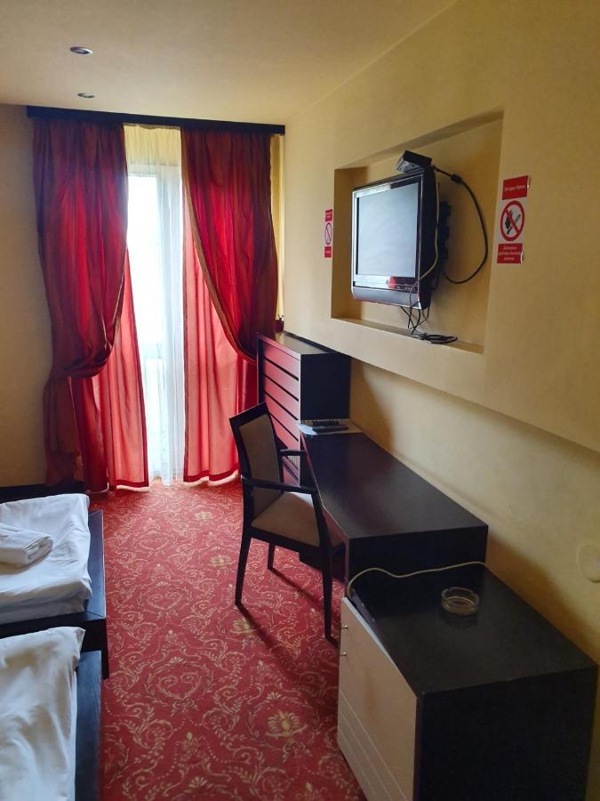 Hotel Sajam Novi Sad Buitenkant foto
