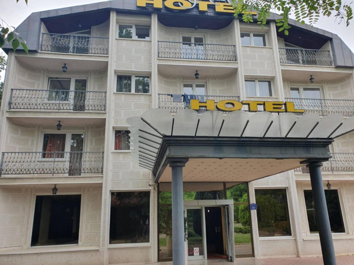 Hotel Sajam Novi Sad Buitenkant foto