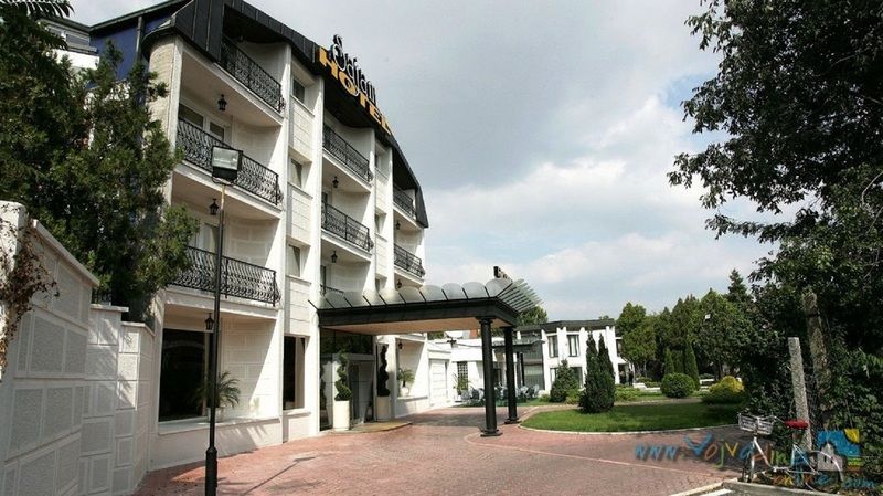 Hotel Sajam Novi Sad Buitenkant foto